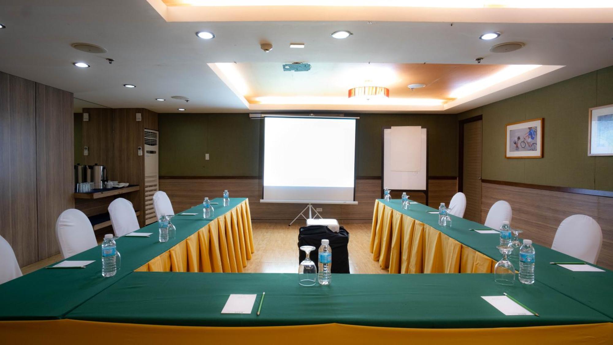 One Tagaytay Place Hotel Suites Official Account Tagaytay City ภายนอก รูปภาพ